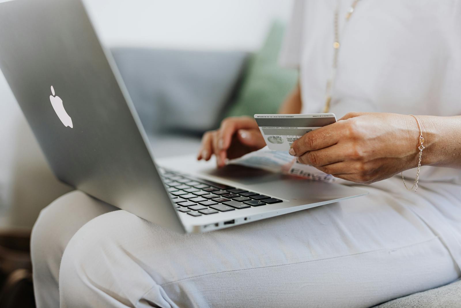 How to Use a 0% Balance Transfer Credit Card to Clear UK Debt in 2026